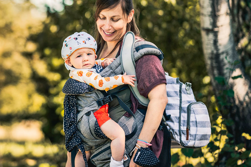 La mochila de porteo es muy útil para llevar a tu bebé